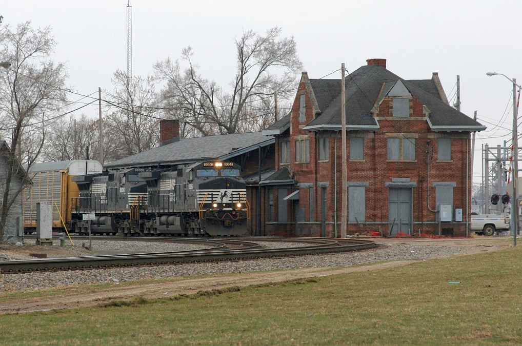 NS NB autorack going by the depot